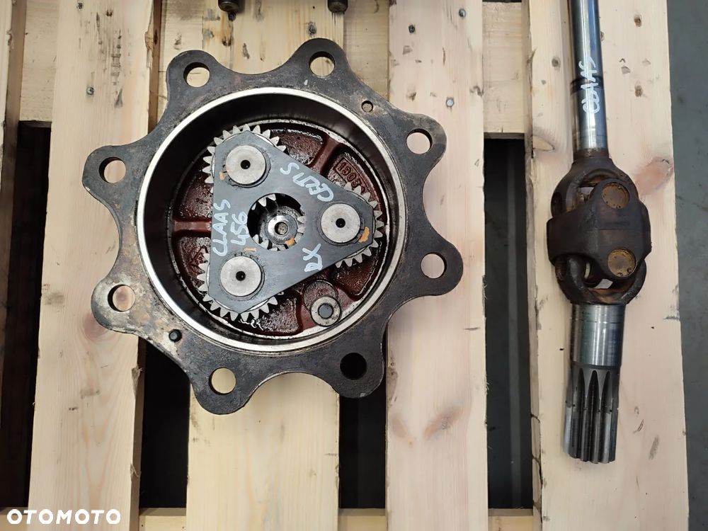 Zwolnica zwrotnica 18911 piasta półoś CLAAS CELTIS 456 RX - 5