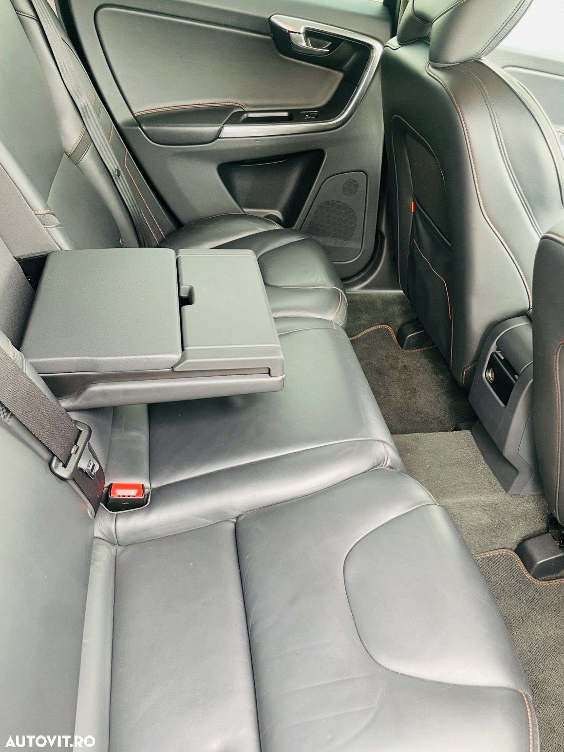 Volvo XC 60 D4 AWD Geartronic RDesign - 9