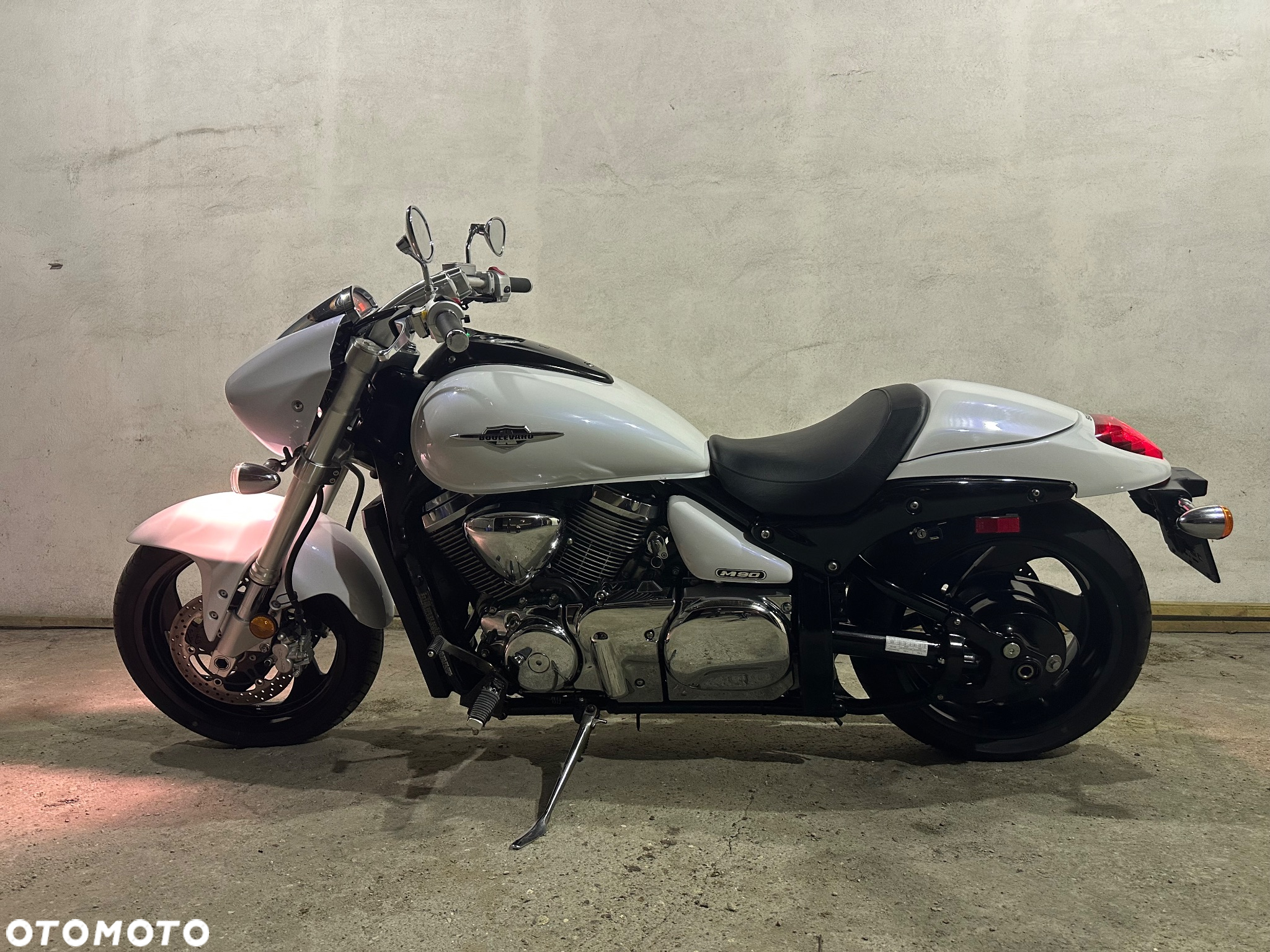 Suzuki Intruder - 10