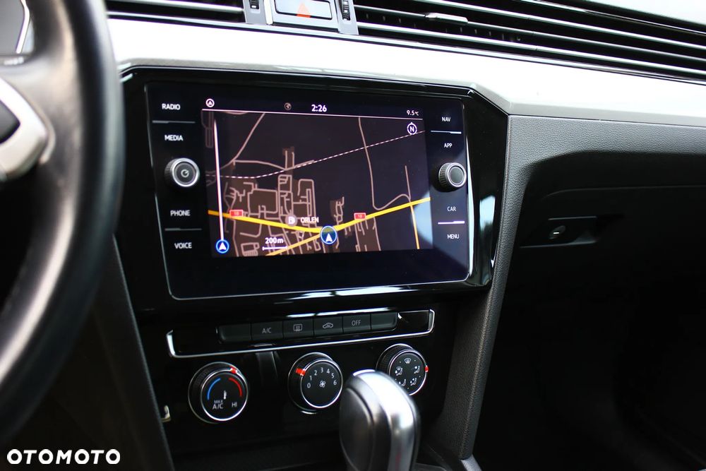 Volkswagen Passat 2.0 TDI SCR DSG Business - 28