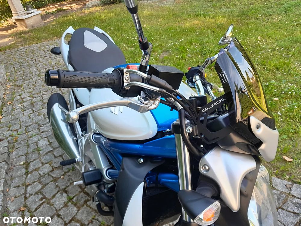 Suzuki Gladius - 17