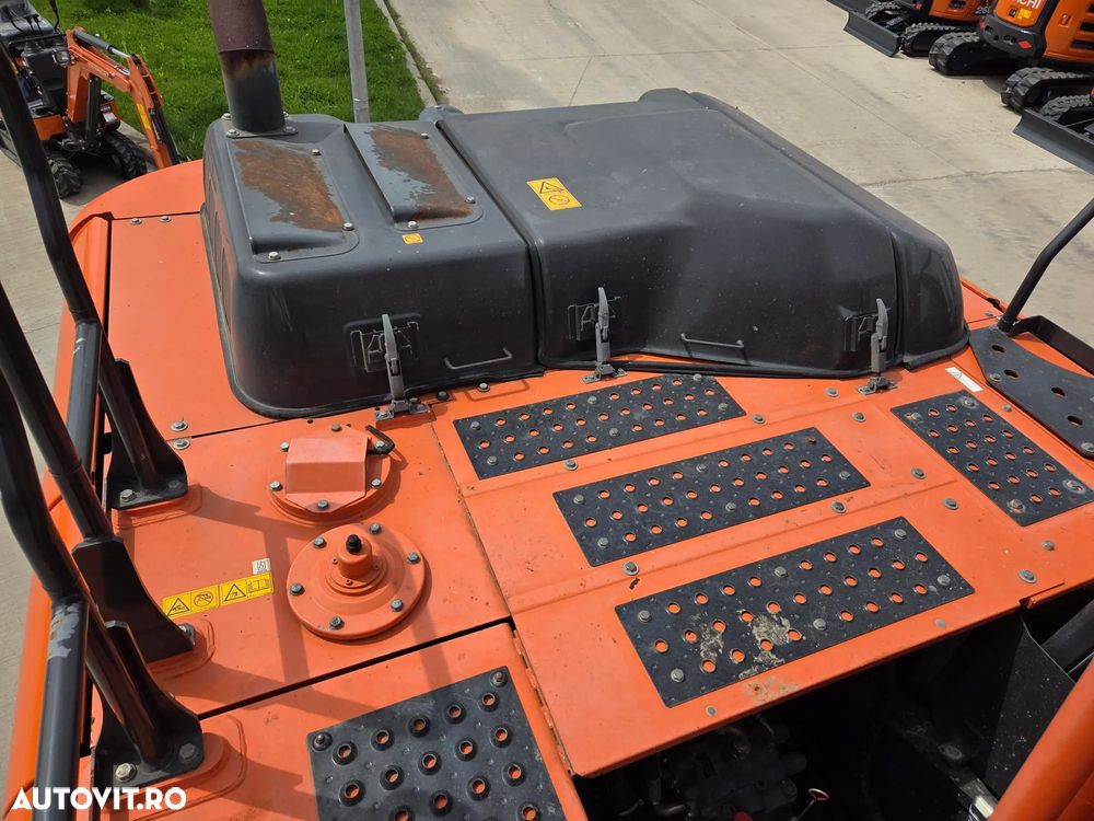 Hitachi ZX250, 6.535h, cupa NOUA 1,55mc, Masa 27,2tone, 2018, INGUST latime 2,99m, adancime sapare 7m, consum mediu 12,6l/h, lant 80% ok doar 620h deplasare, camera spate si laterale, inst picon, inst rotire, Isuzu 173CP, posibil leaasing-PROMOTIE 89.900 EUR - 39