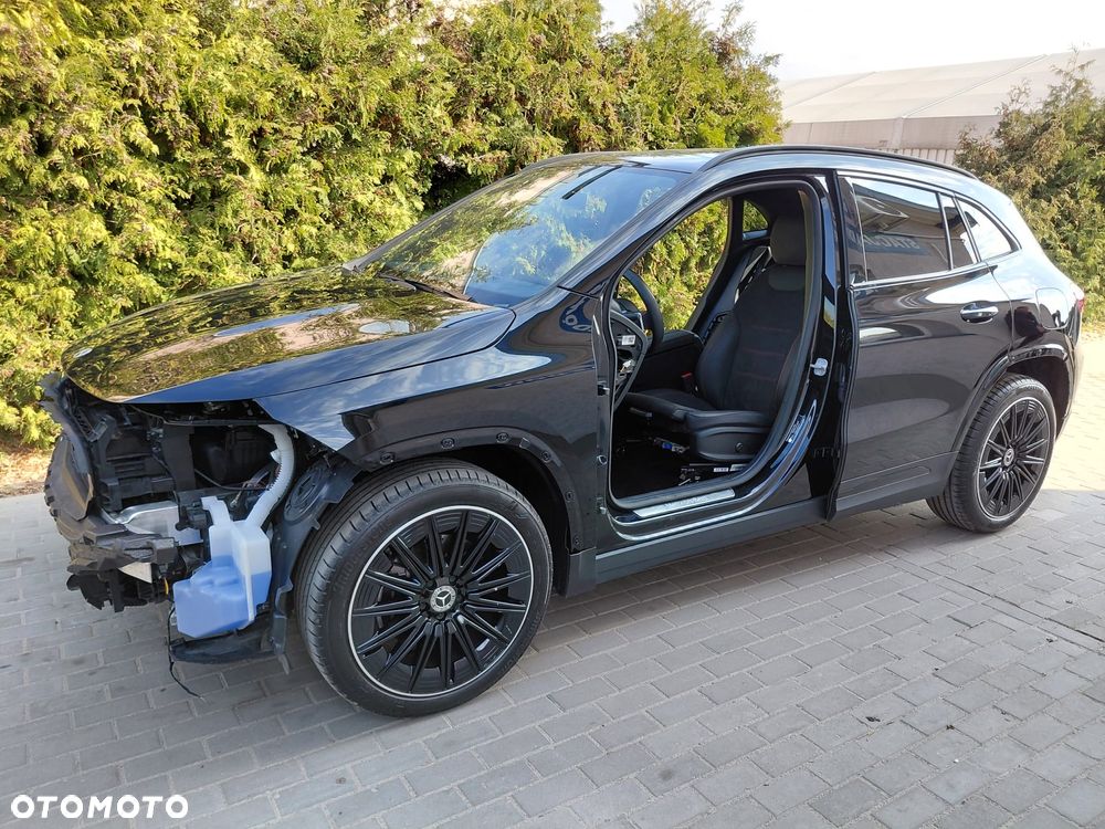 Mercedes-Benz GLA - 8