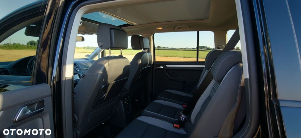 Volkswagen Touran - 28
