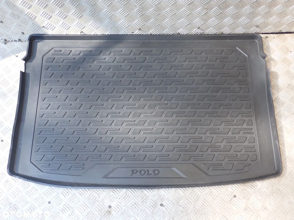 WYKŁADZINA PODŁOGA MATA BAGAŻNIKA VW POLO VII  2G0061161 NADERWANA - 1