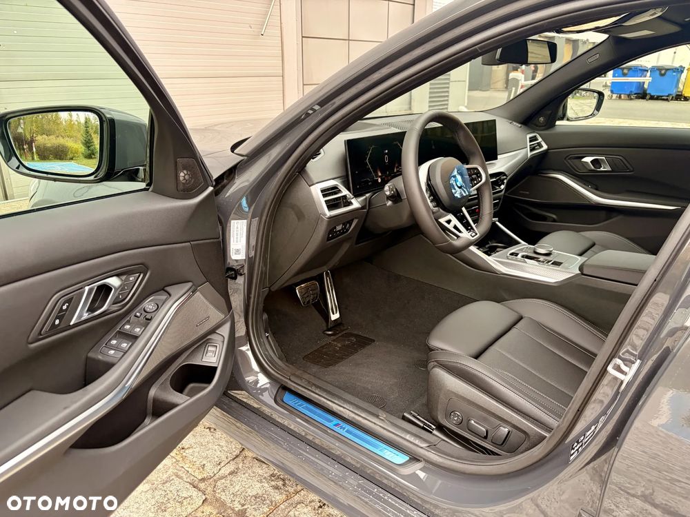 BMW Seria 3 330i xDrive - 6