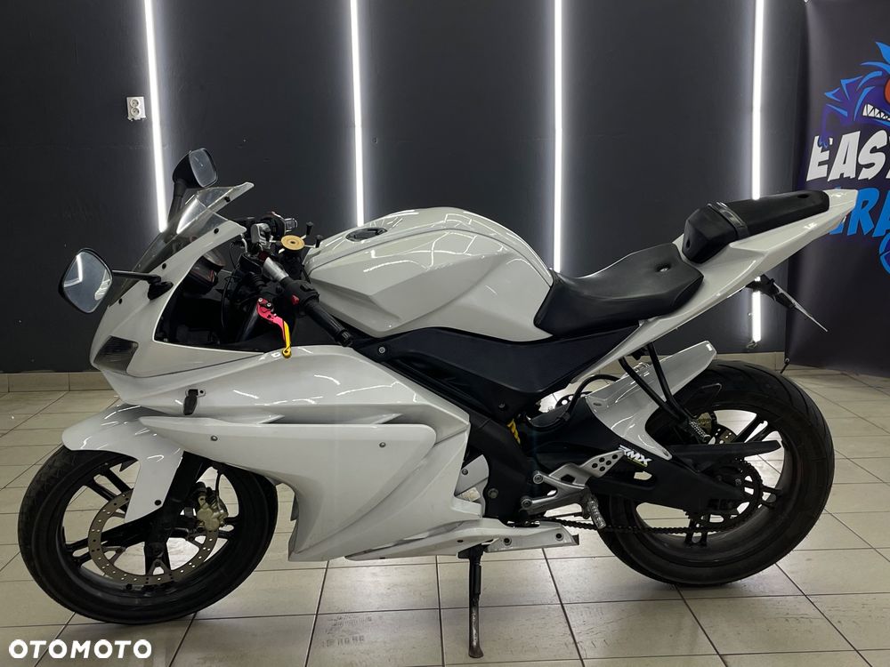 Yamaha YZF - 4