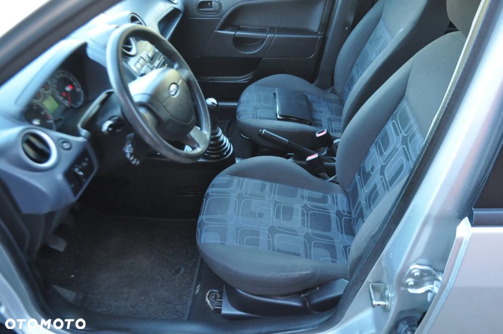 Ford Fiesta 1.3 Ambiente - 10