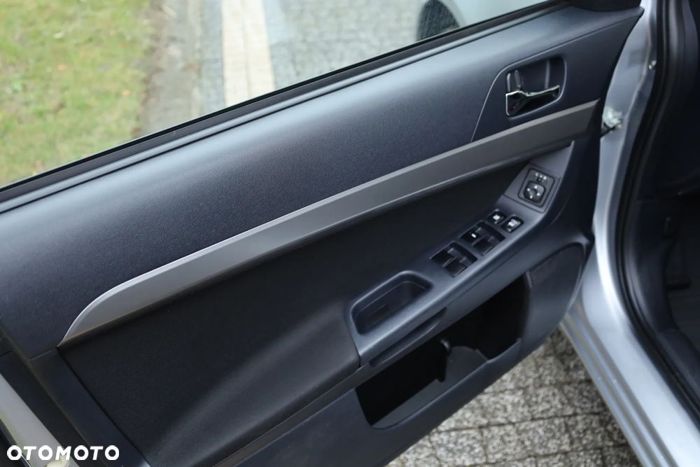 Mitsubishi Lancer 1.5 Invite - 11