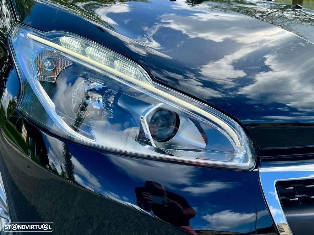 Peugeot 208 1.2 PureTech Signature - 21