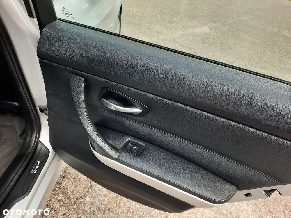 BMW Seria 3 320i Edition Exclusive - 26