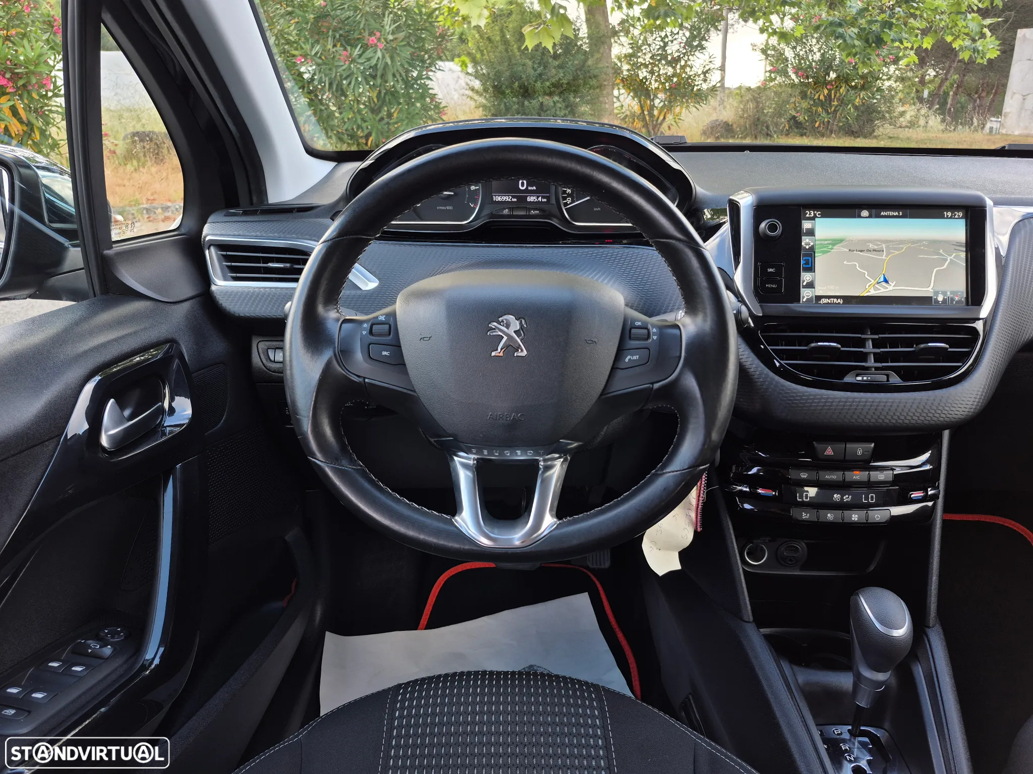 Peugeot 208 1.2 PureTech Allure EAT6 - 11