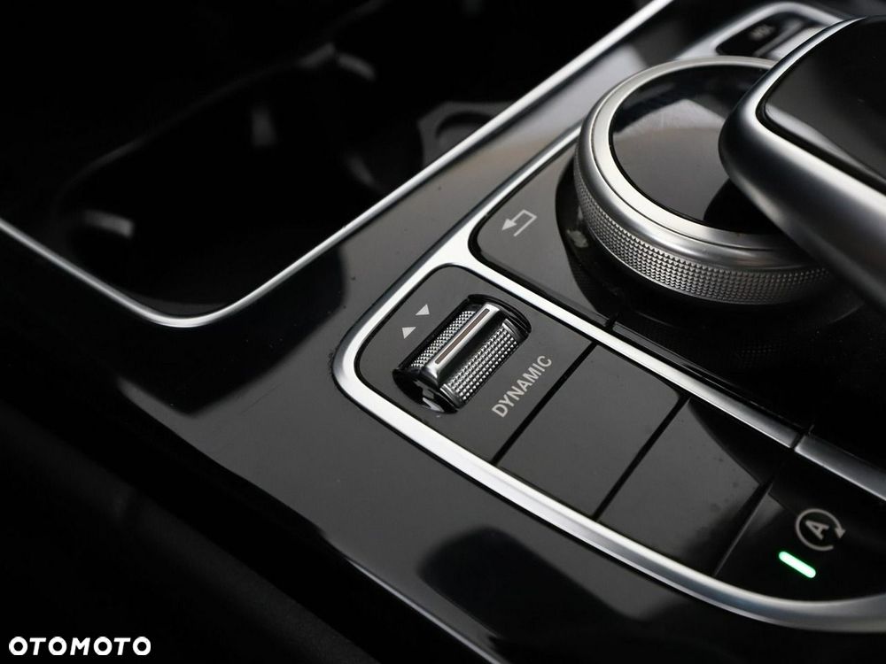 Mercedes-Benz Klasa C 200 4Matic 9G-TRONIC Avantgarde - 29