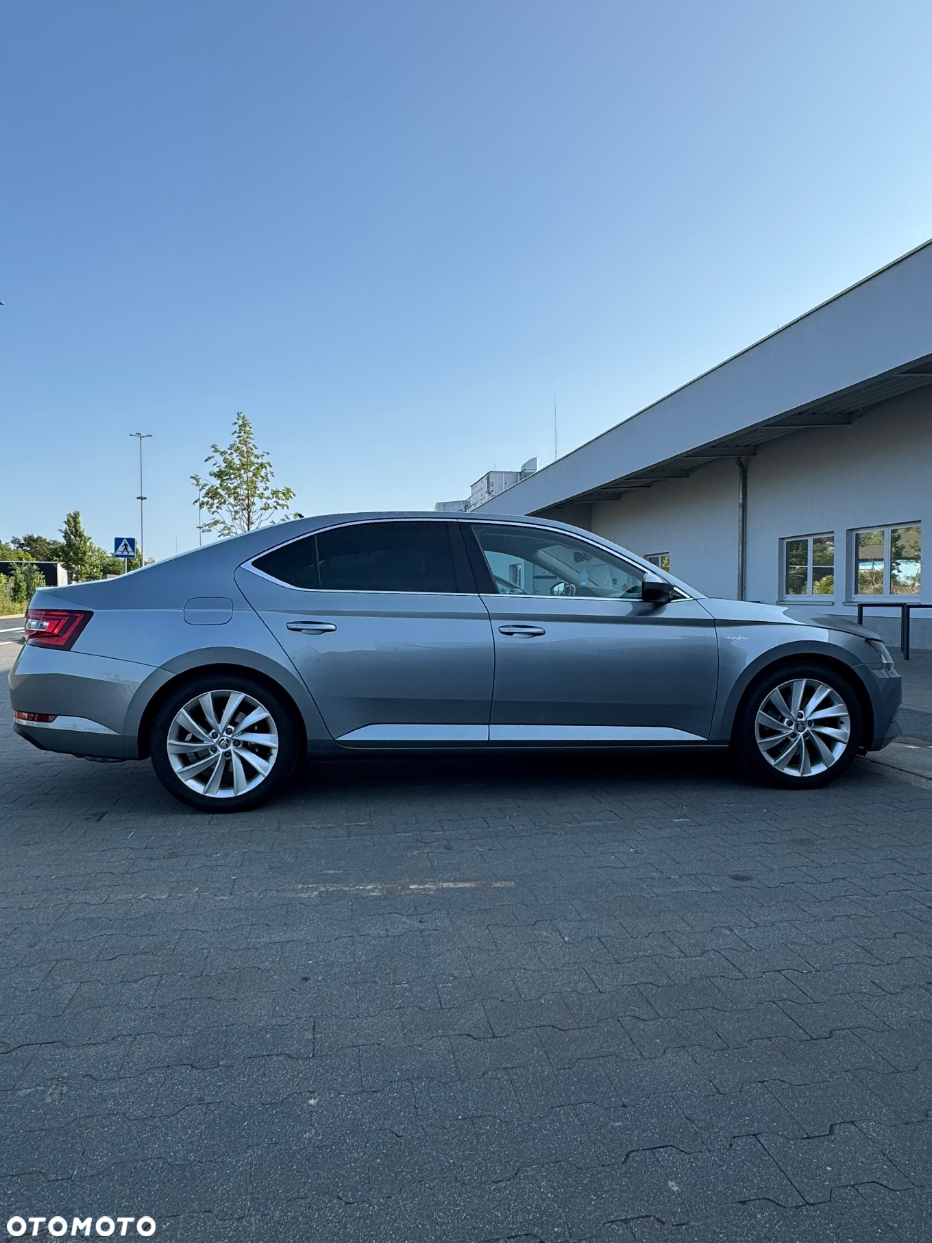 Skoda Superb 2.0 TSI L&K DSG - 4