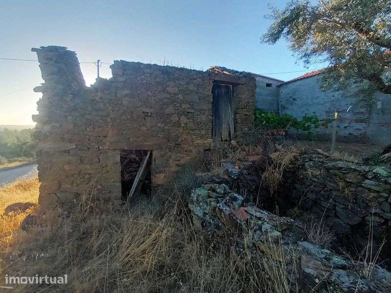Casa rústica em ruína + terreno de 630 m² | Giesteiras, Castelo Branco - Grande imagem: 3/6