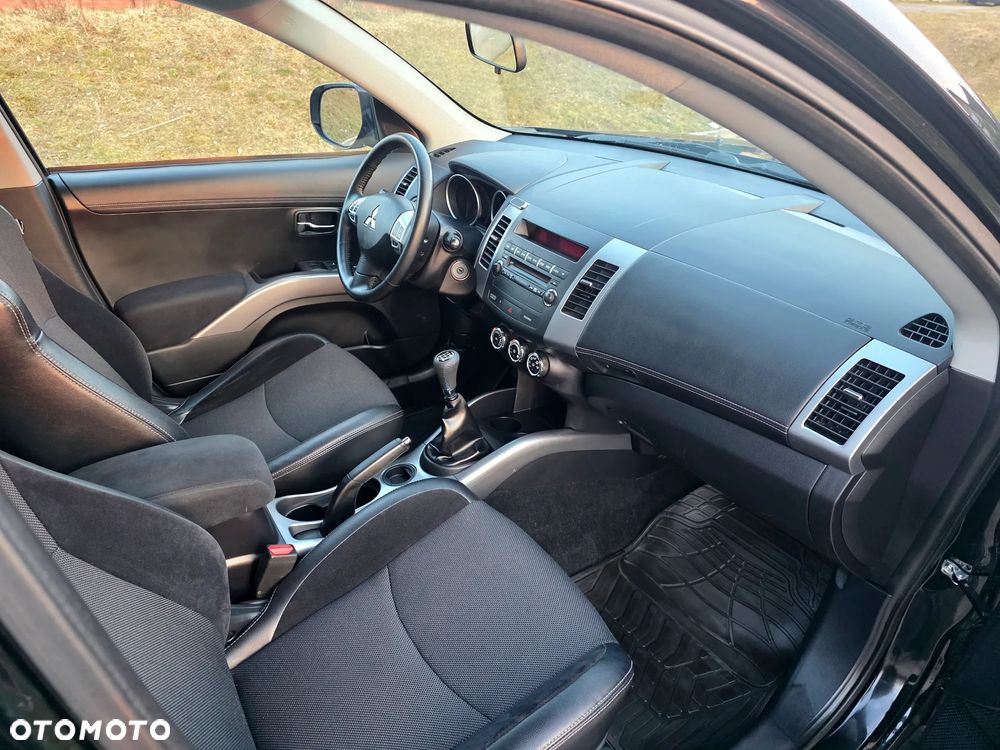 Mitsubishi Outlander - 14