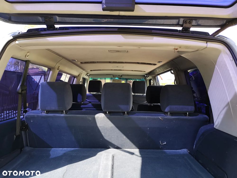 Volkswagen Caravelle - 13