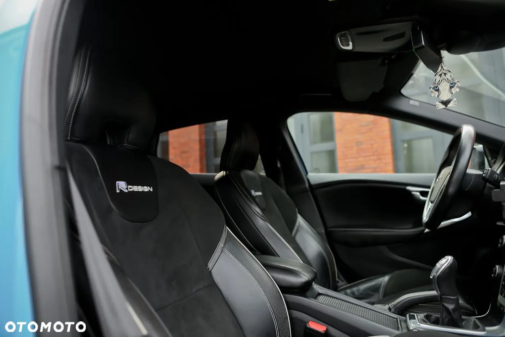 Volvo V40 D3 R-Design - 27