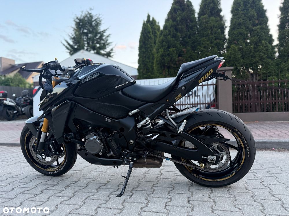 Suzuki GSX - 17