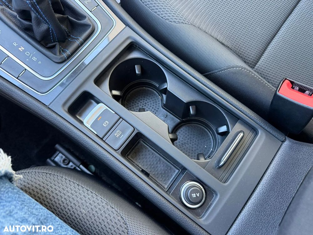 Volkswagen e-Golf - 30