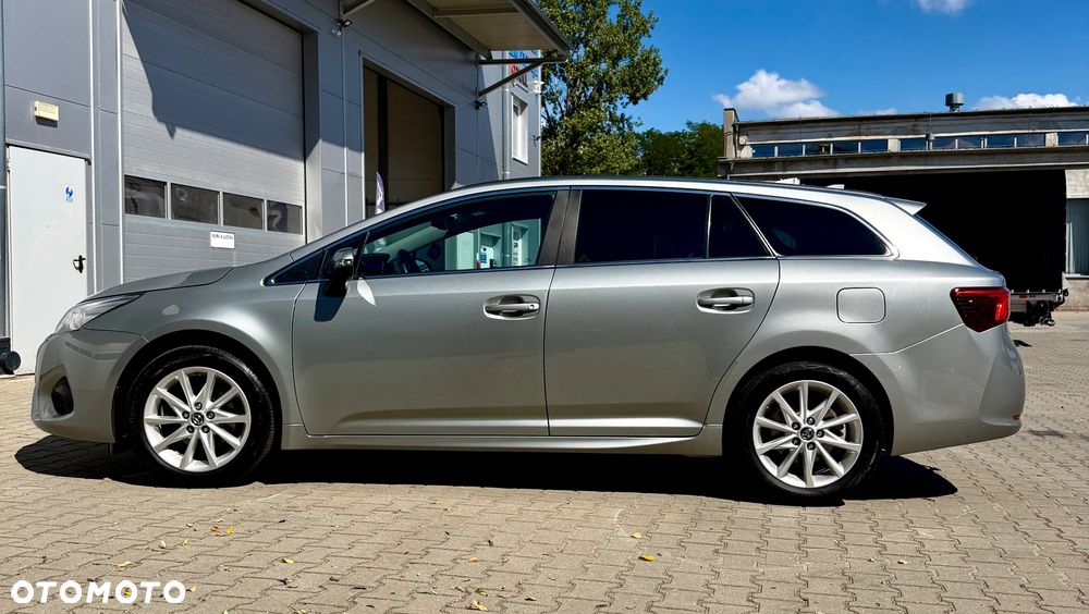 Toyota Avensis 1.8 Premium - 14
