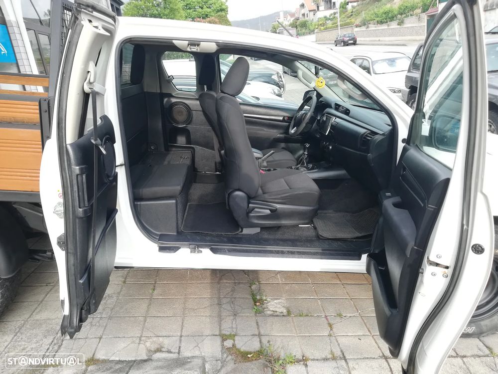 Toyota Hilux 2.4 D-4D Xtra-Cab 4WD - 8