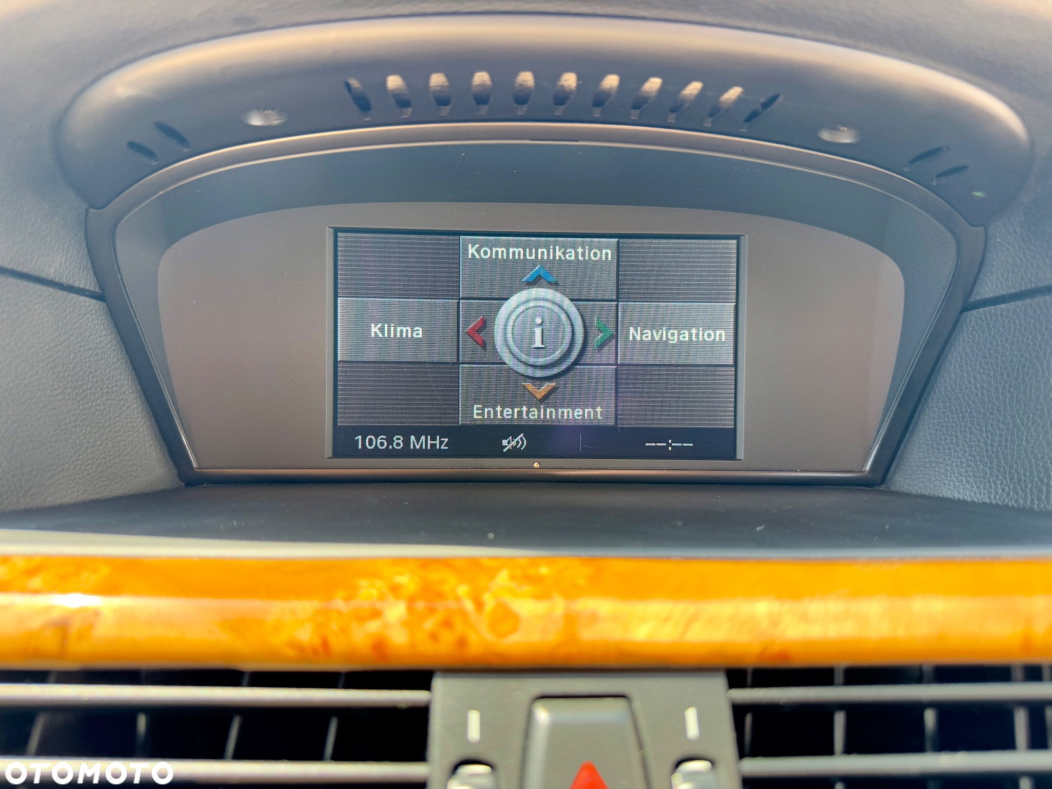 BMW Seria 5 523i - 25