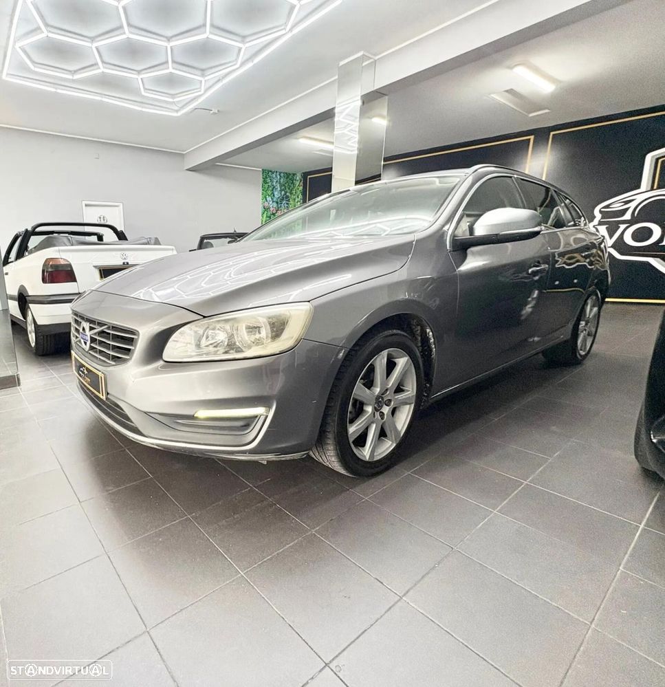 Volvo V60 2.0 D2 Summum Geartronic - 1