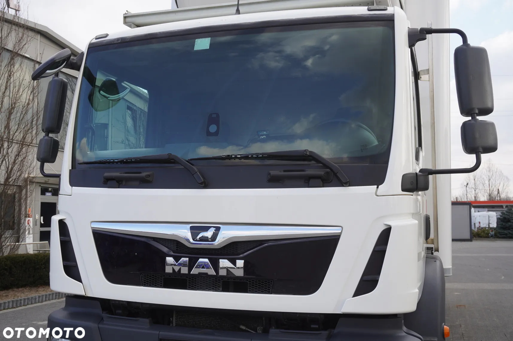 MAN TGM 18.320 / Chłodnia hakowa Chereau / Podnośnik załadowczy - 16