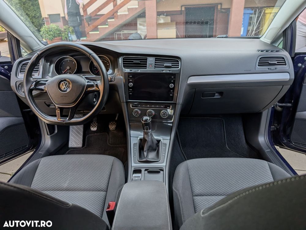 Volkswagen Golf - 6