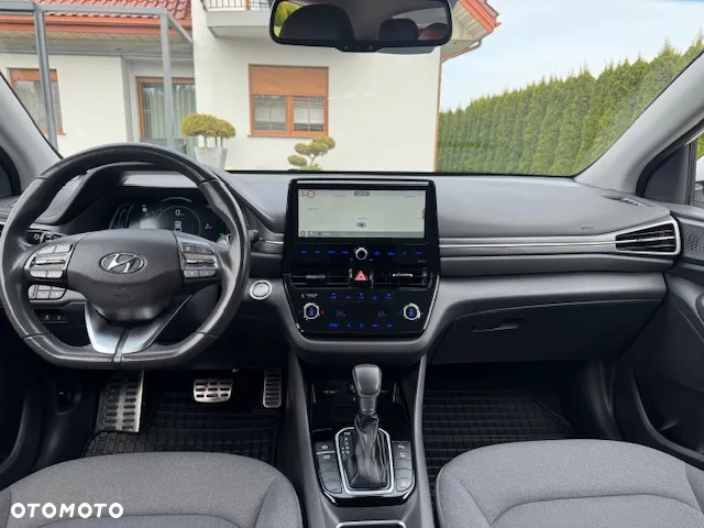 Hyundai IONIQ - 11