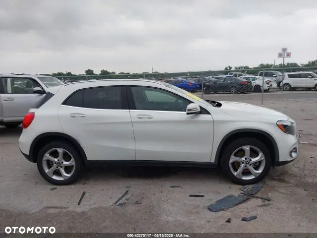 Mercedes-Benz GLA - 5