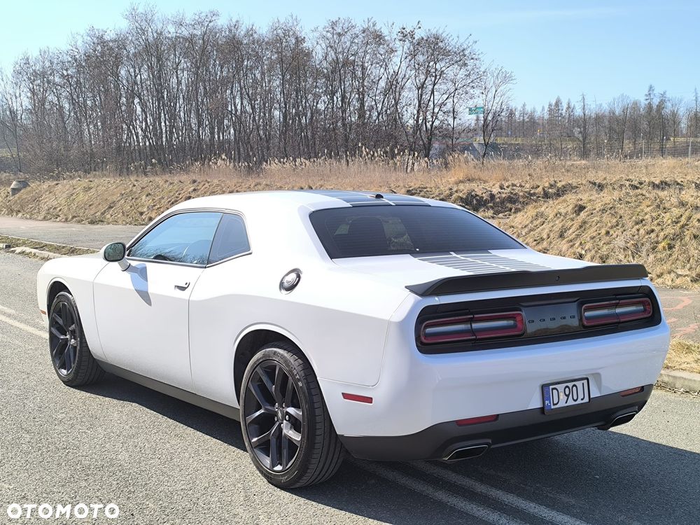 Dodge Challenger - 8