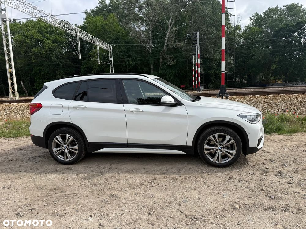 BMW X1 xDrive18d Sport Line - 11