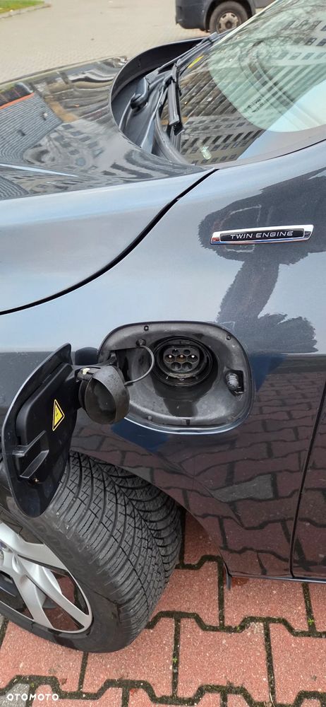 Volvo V60 D6 AWD Plug-in Hybrid Summum - 8