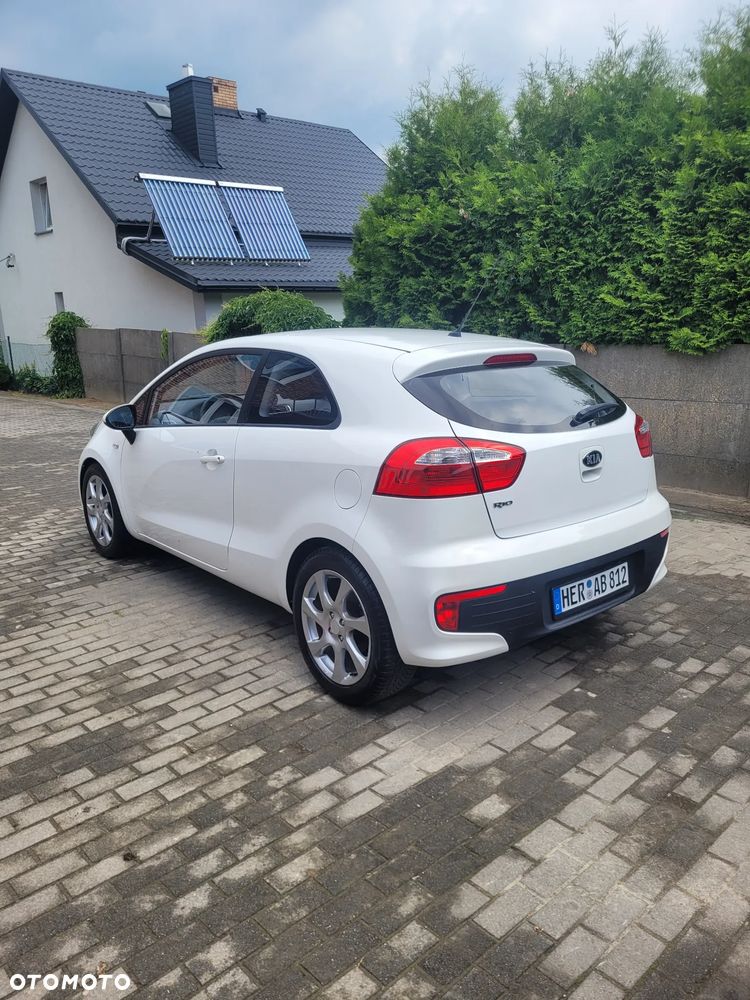 Kia Rio - 4