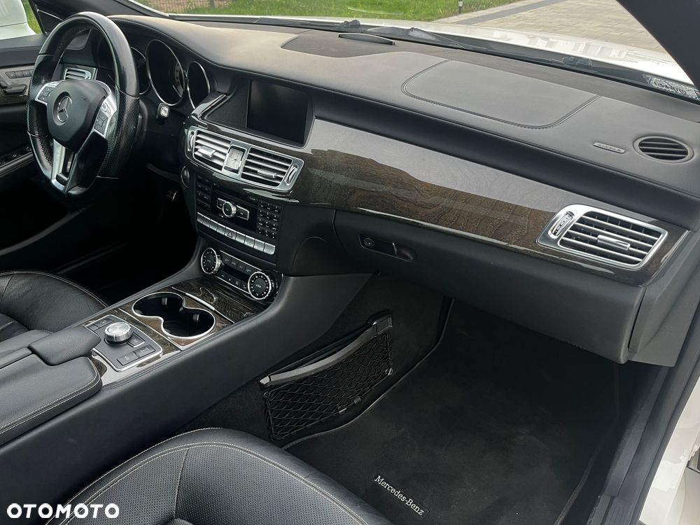 Mercedes-Benz CLS 500 4Matic 7G-TRONIC - 38