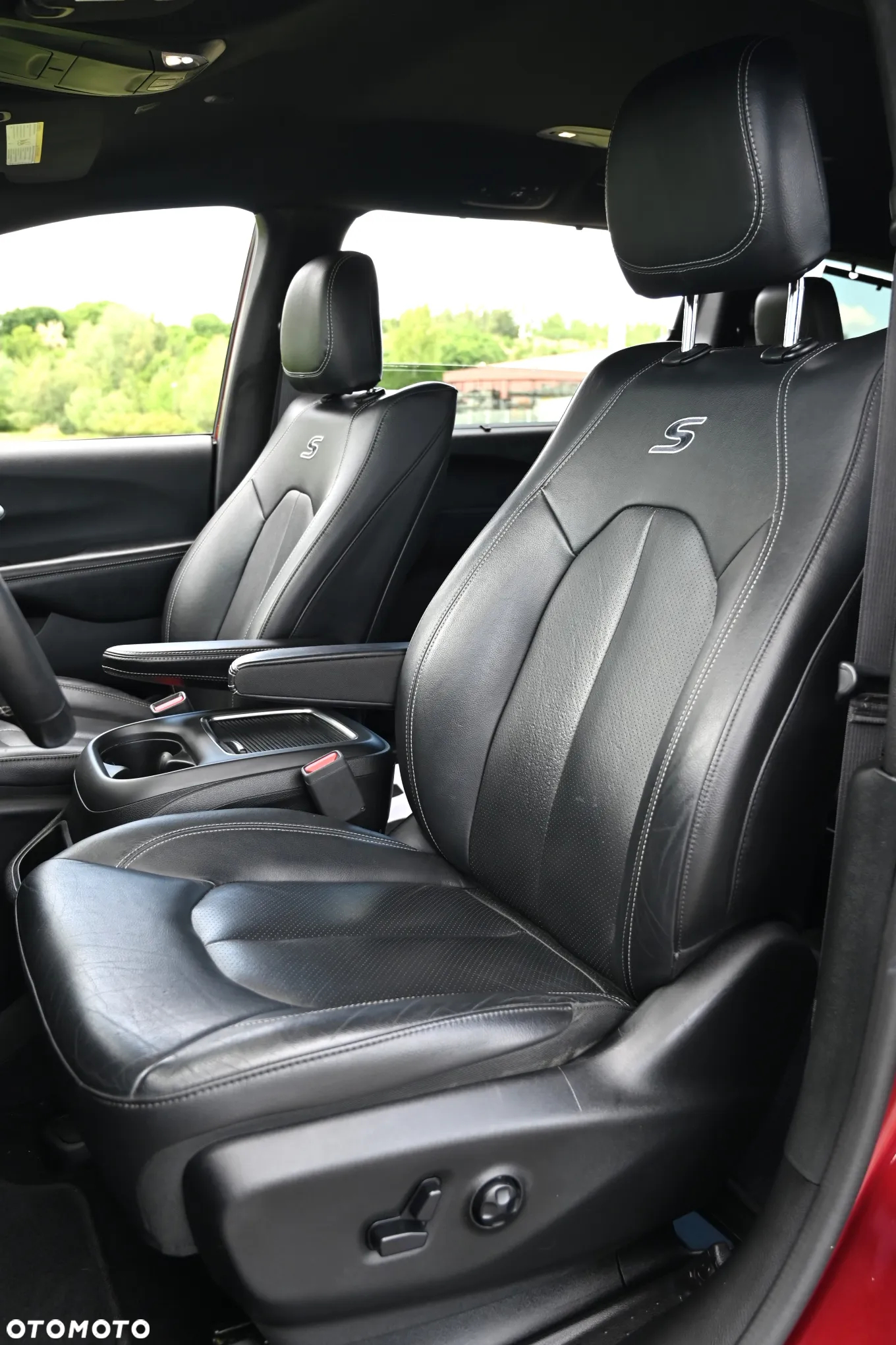 Chrysler Pacifica - 33