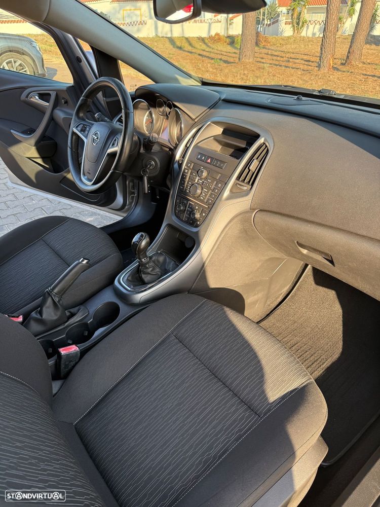 Opel Astra Sports Tourer - 30