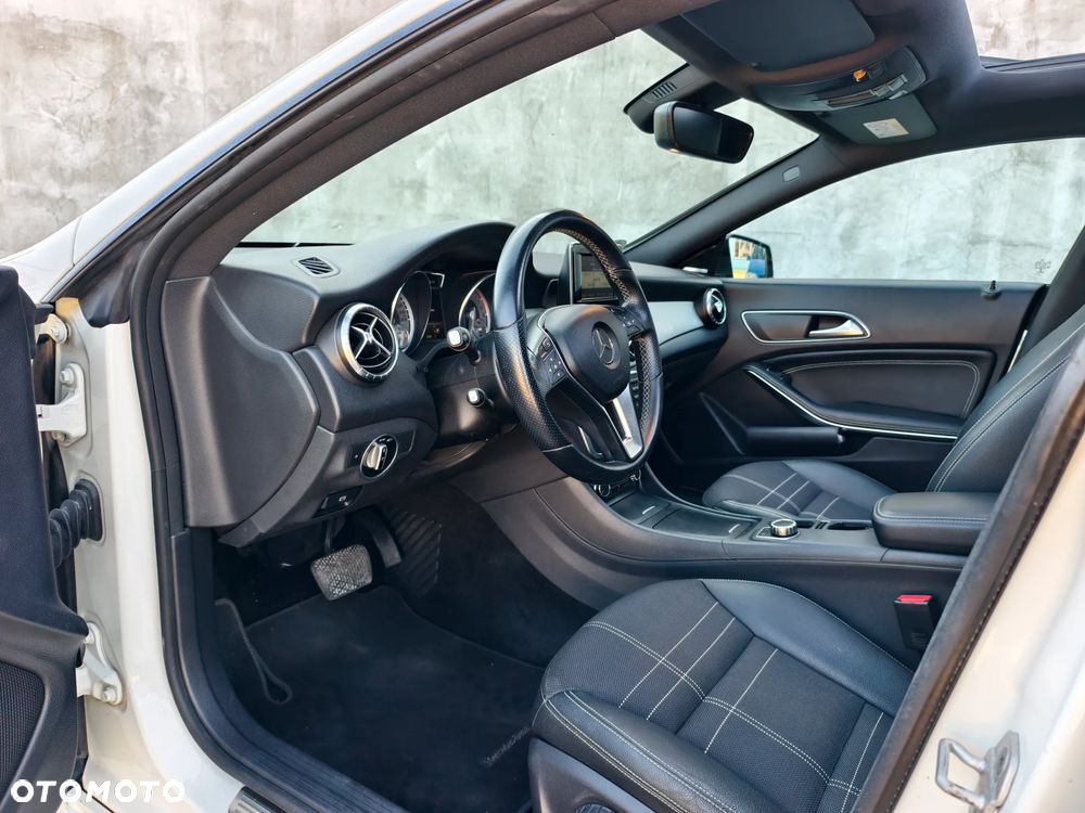 Mercedes-Benz CLA 200 7G-DCT - 10