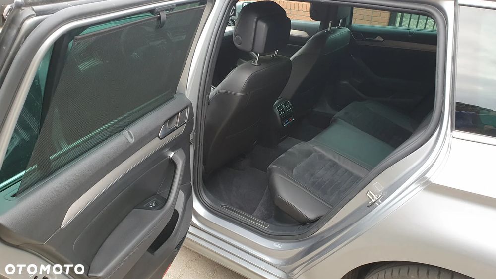 Volkswagen Passat - 12