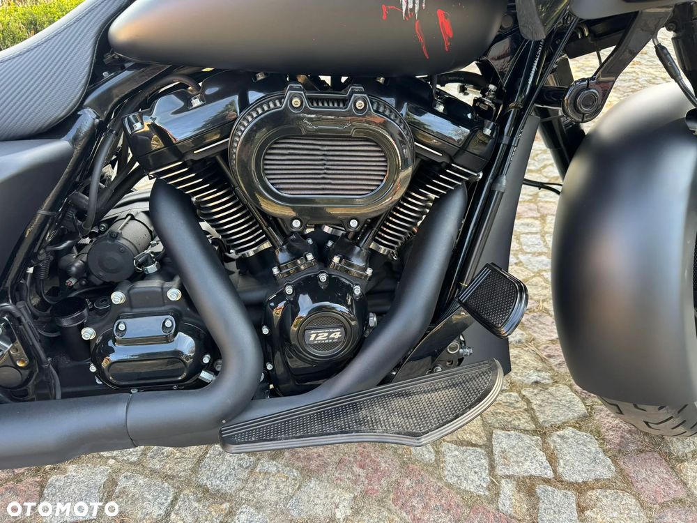 Harley-Davidson Touring Road Glide - 11
