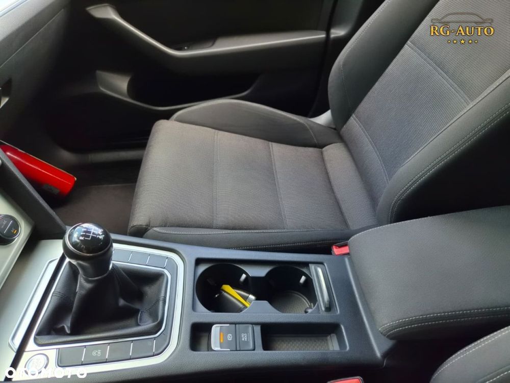 Volkswagen Passat - 33