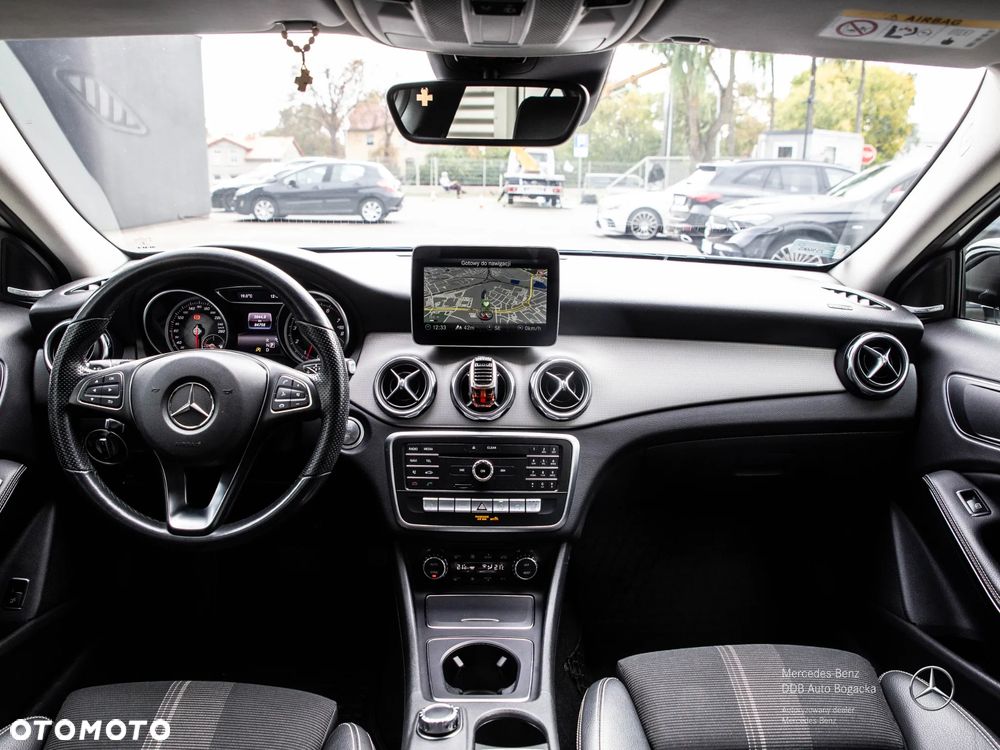 Mercedes-Benz GLA 200 7G-DCT Urban - 23