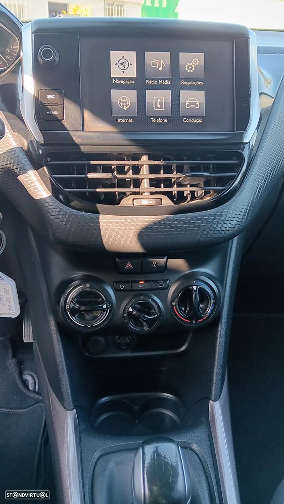 Peugeot 2008 1.2 PureTech Style - 18