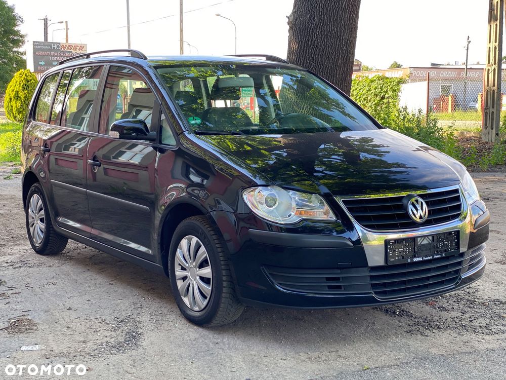 Volkswagen Touran - 12