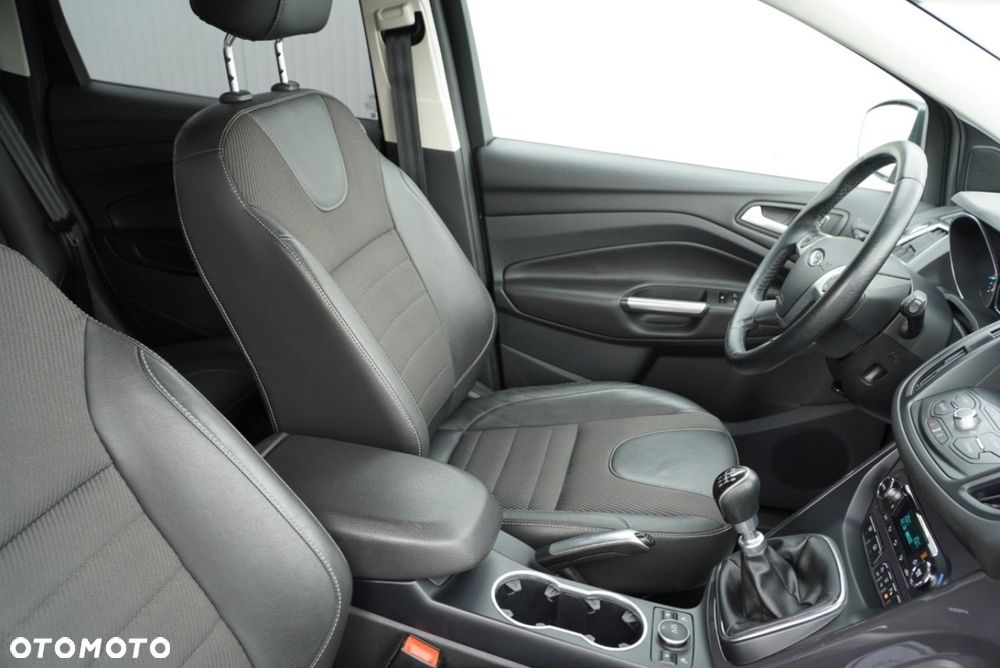 Ford Kuga 1.5 EcoBoost 2x4 Titanium - 11
