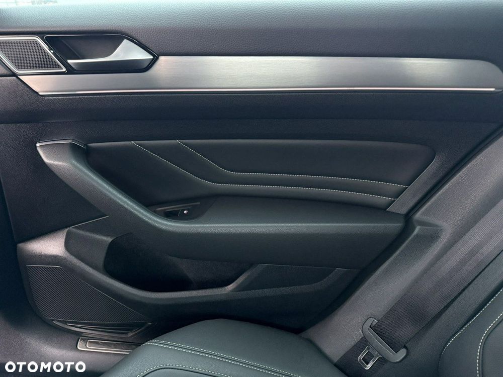 Volkswagen Passat - 36