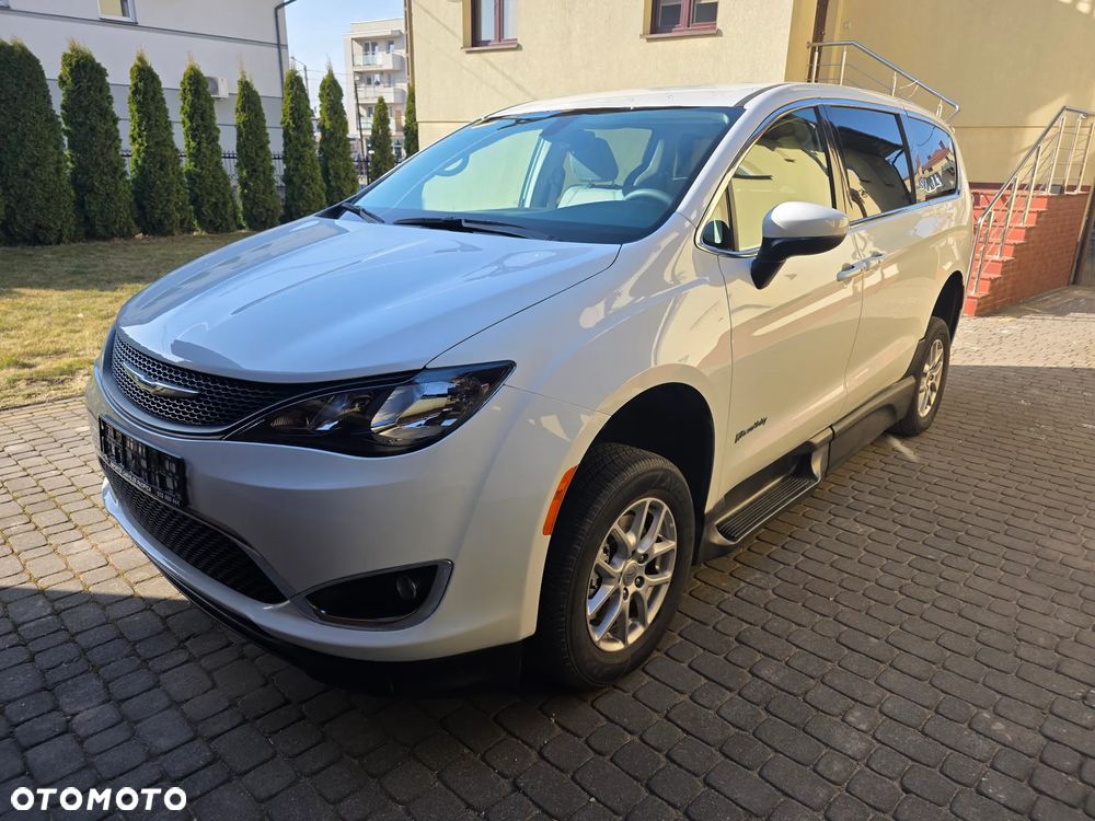 Chrysler Pacifica - 2