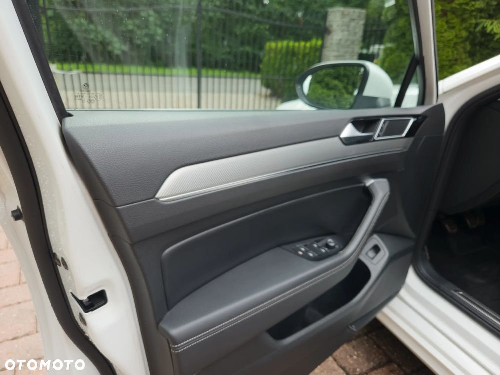 Volkswagen Passat - 15